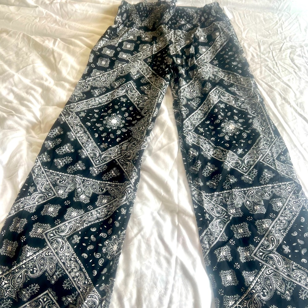 Maurice’s wide leg, high rise pants perfect for summer evenings.